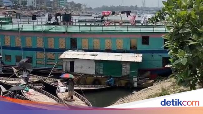 Resor Potret: Bangunan Mengapung dengan Akses Toilet ke Sungai, Hanya Rp 4.000 Semalam