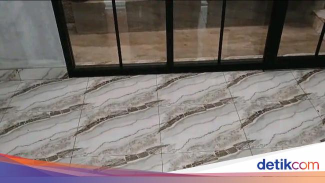 Viral! Kesalahan Pemasangan Keramik Lantai dengan Motif Ular Kadut