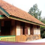 Mengapa Orang Betawi Membuat Makam di Samping Rumah? Penjelasan Menarik di Balik Tradisi Ini